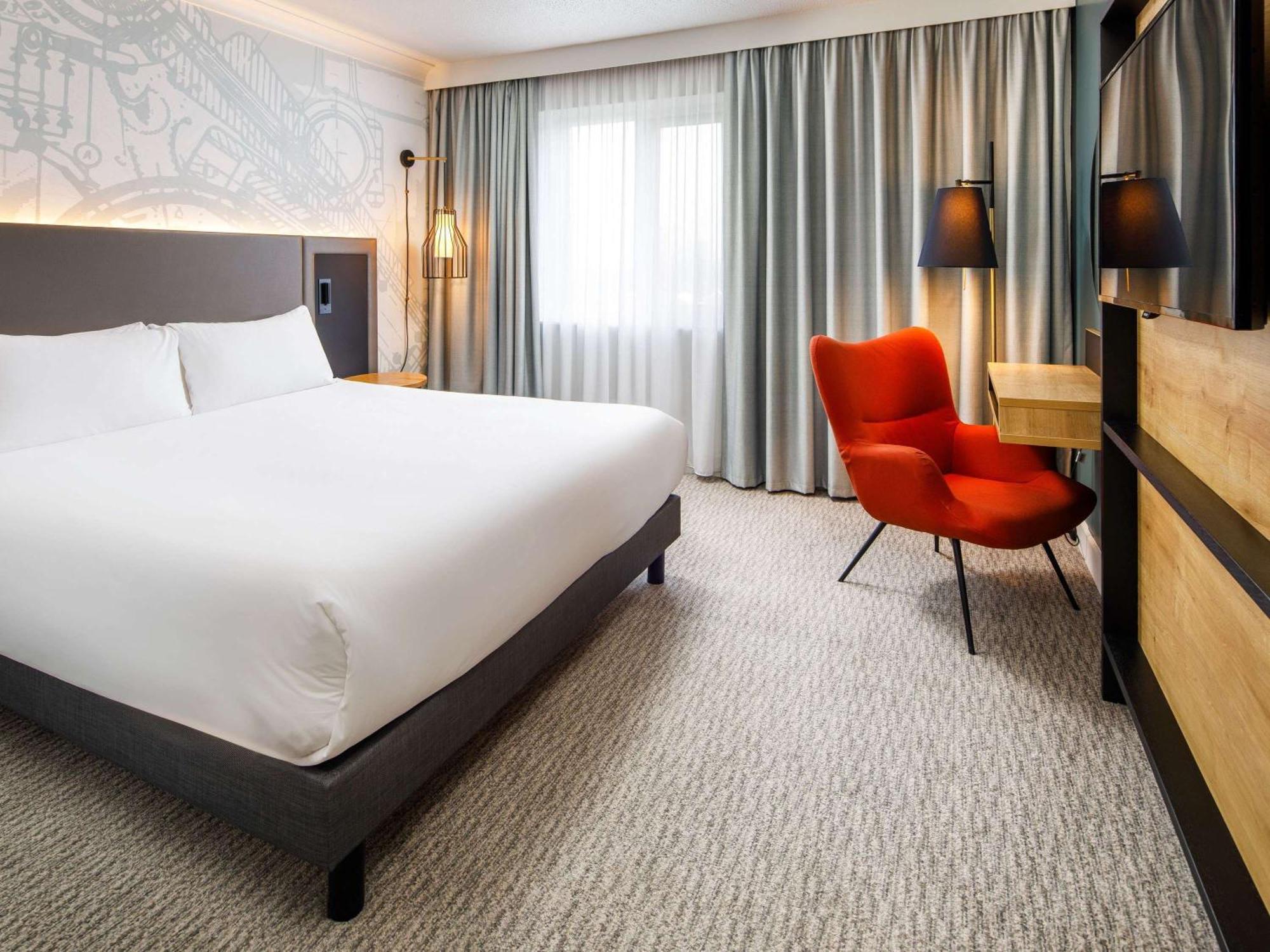 Mercure Birmingham West Hotel 4*