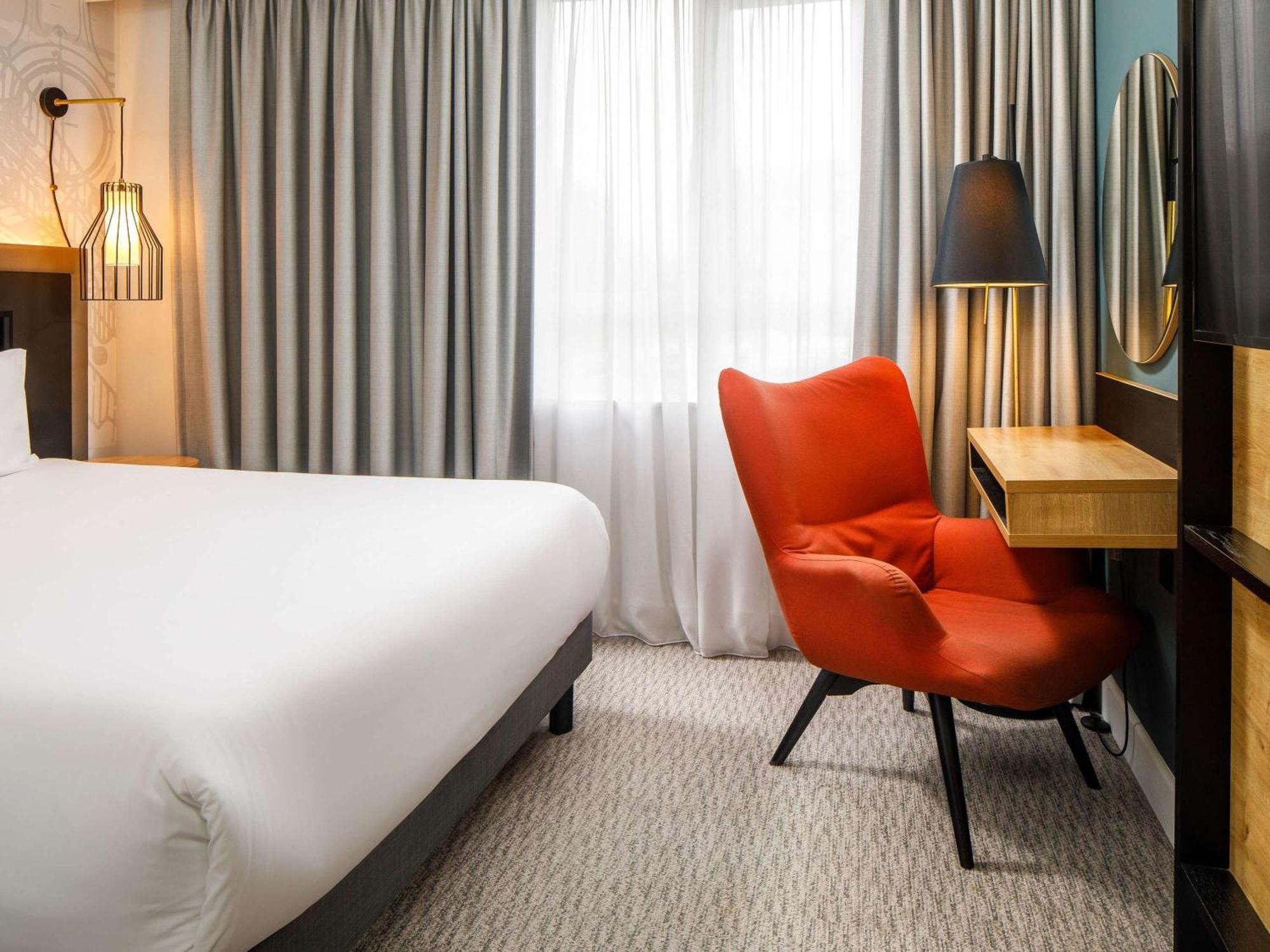 Mercure Birmingham West Hotel 4*